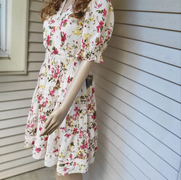 🔥SOLD🔥 🆕️🌺TAYLOR🌺 Women's Short Sleeve Floral Surplice Dress💃 - Picture 5 of 14